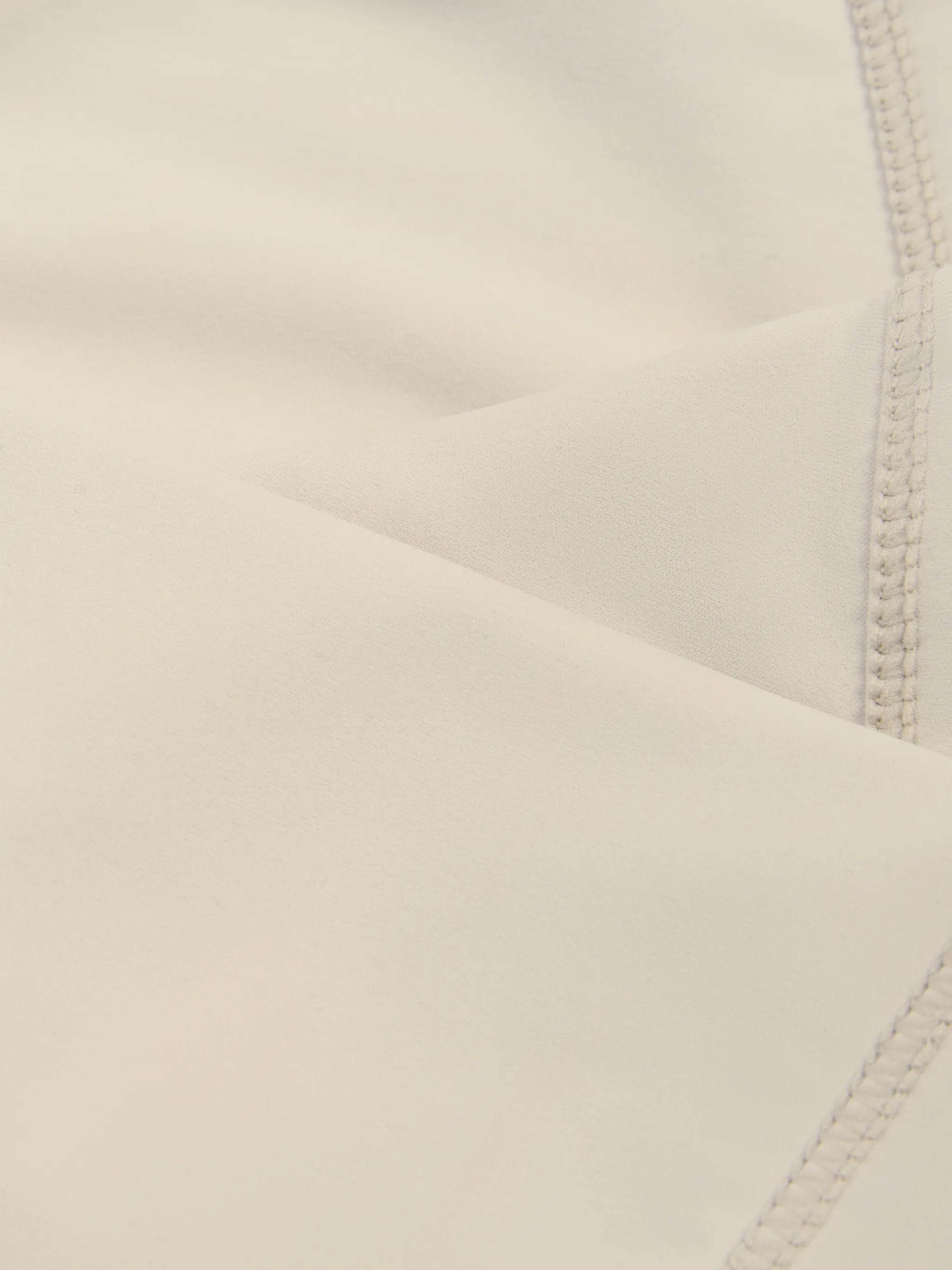 Women's Twist Front V-Neck Sports Bra