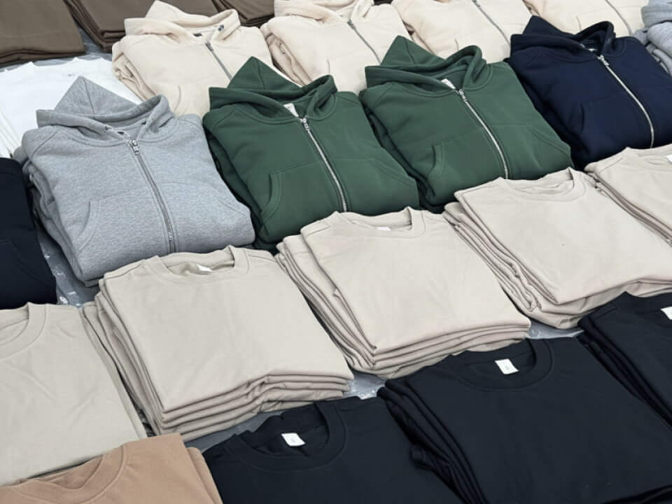 A wide category custom clothingr